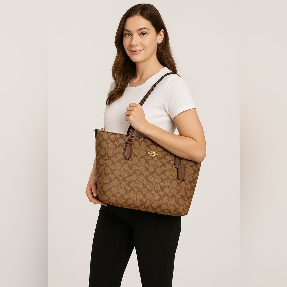 Coach Signature tote